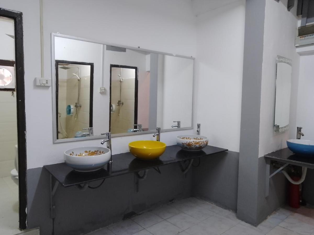 Funny Backpacker Hostel Luang Prabang Buitenkant foto