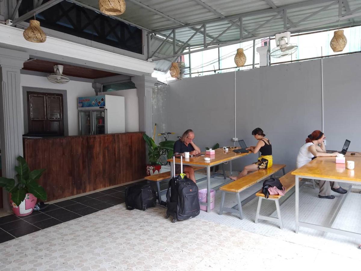 Funny Backpacker Hostel Luang Prabang Buitenkant foto
