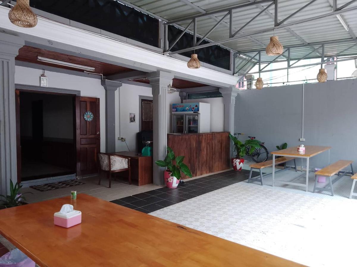 Funny Backpacker Hostel Luang Prabang Buitenkant foto