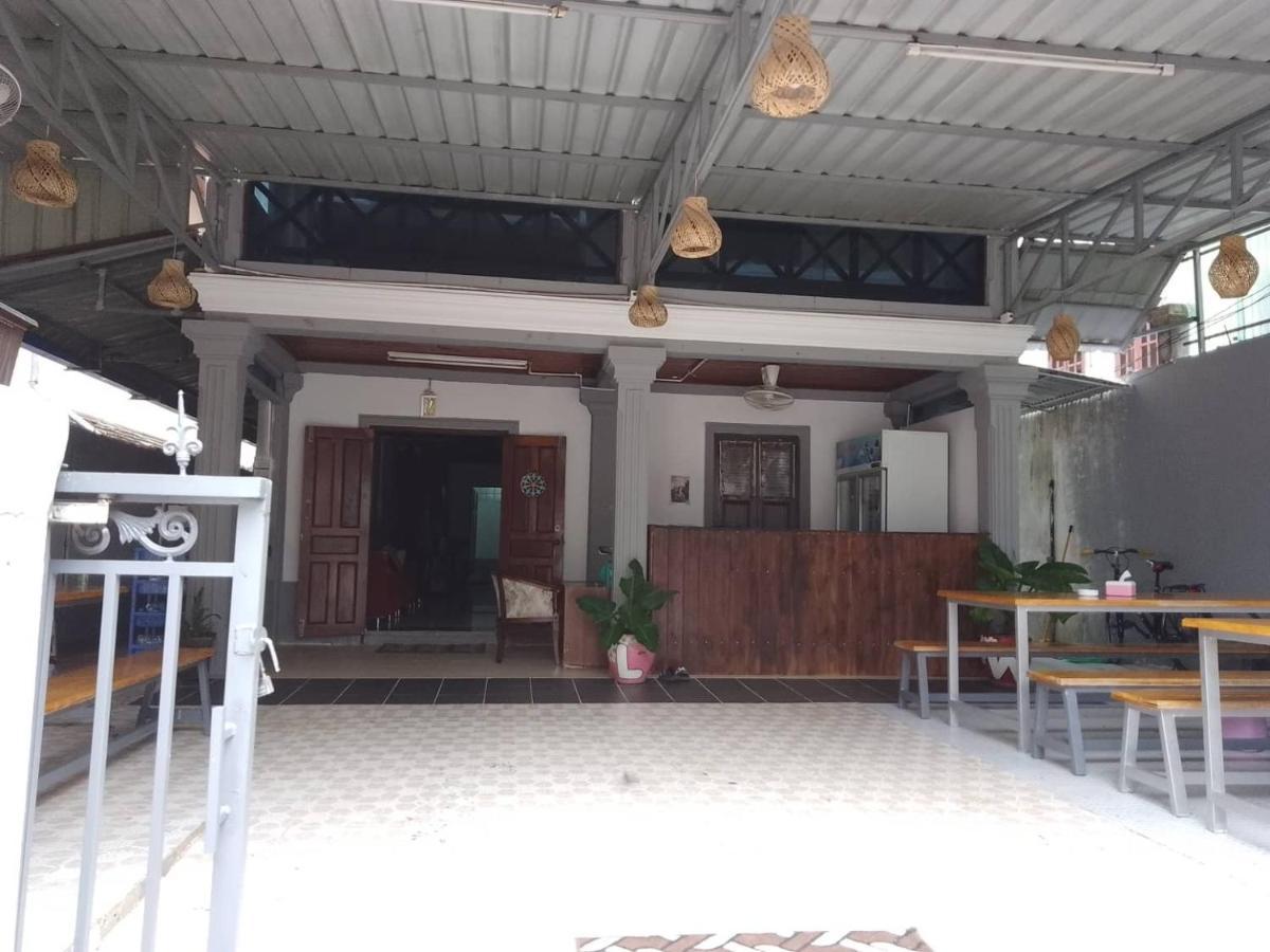 Funny Backpacker Hostel Luang Prabang Buitenkant foto