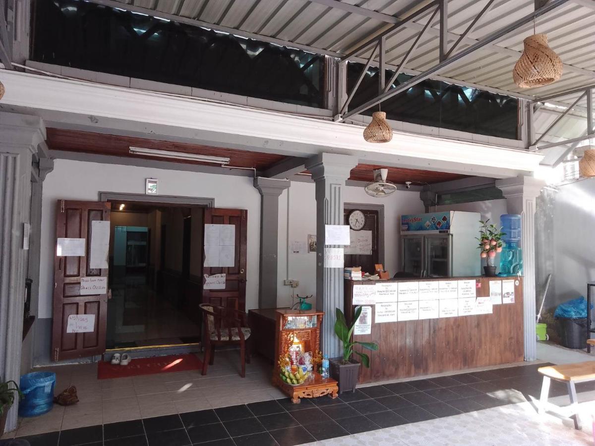 Funny Backpacker Hostel Luang Prabang Buitenkant foto